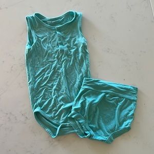 Kyte baby half button sleeveless bodysuit with matching bloomers. Size 2t